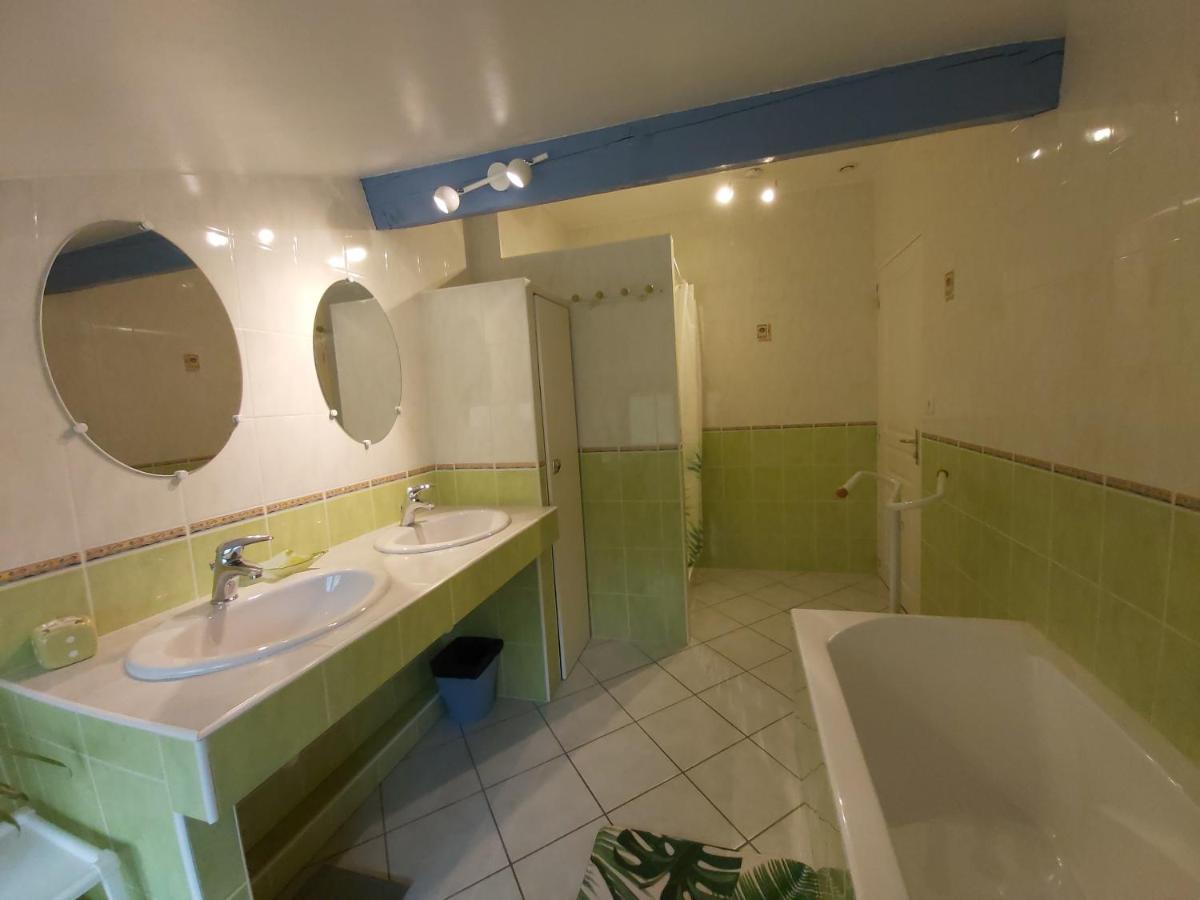 O Miroir... Sans Detour Dis-Moi Tout De Ce Sejour Francescas ภายนอก รูปภาพ