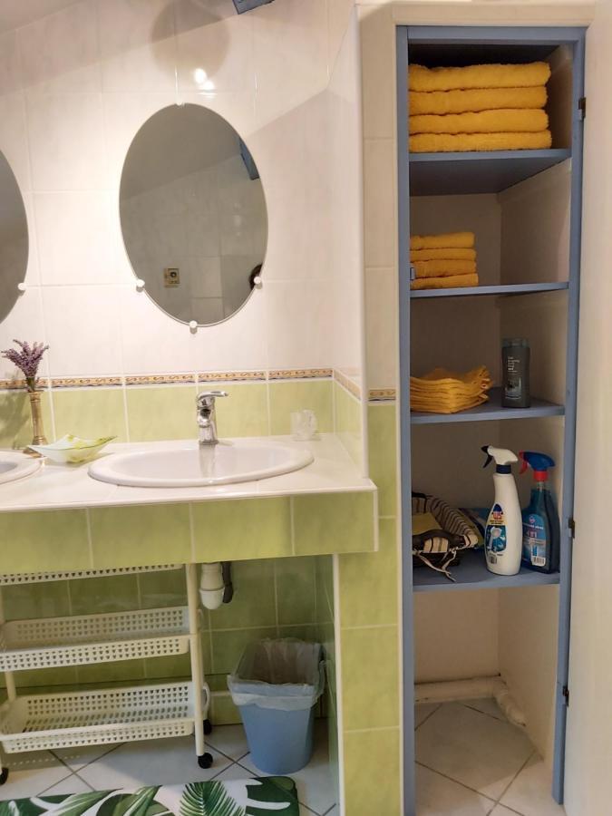 O Miroir... Sans Detour Dis-Moi Tout De Ce Sejour Francescas ภายนอก รูปภาพ