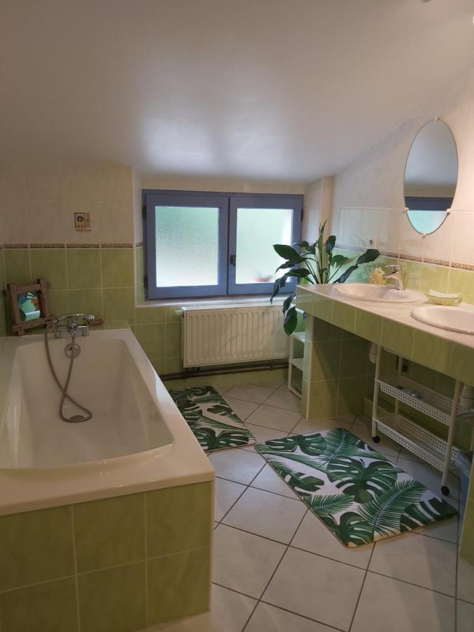 O Miroir... Sans Detour Dis-Moi Tout De Ce Sejour Francescas ภายนอก รูปภาพ